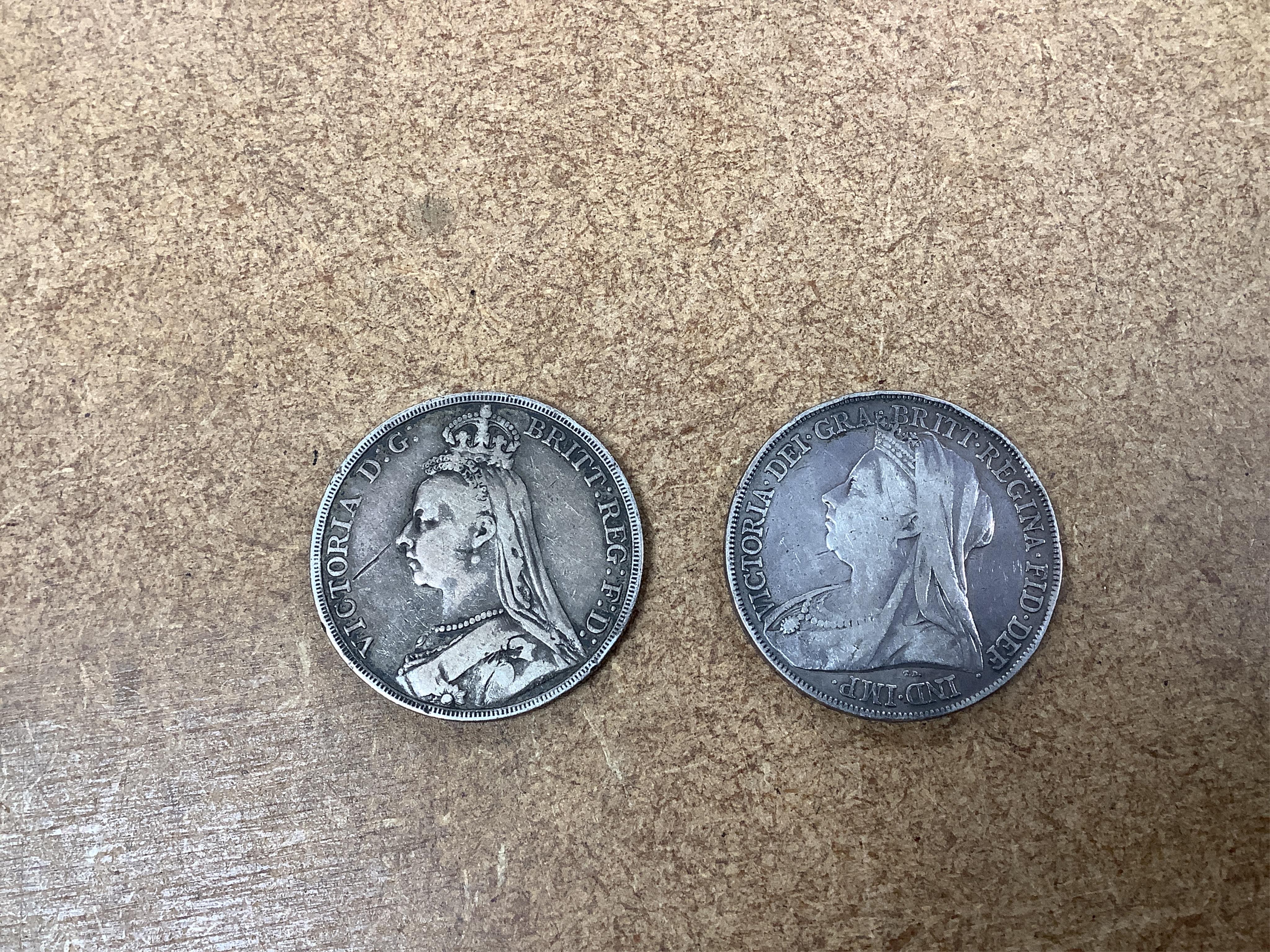 British silver coins, Victoria to George VI, eighteen crowns;, two 1889, 1890, 1891, 1892, two 1893, 1894 to 1895, 1896, 1897, 1898, four 1935 and 1937, ranging from fine to about EF